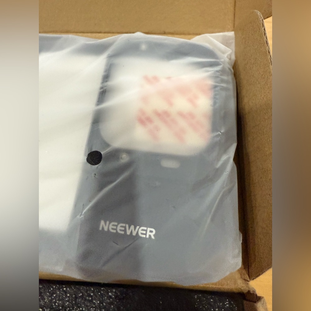 NEEWER 15 Pro Max Phone Cage Video Rig with Dual Handles Compatible with iPhone - Picture 2 of 10
